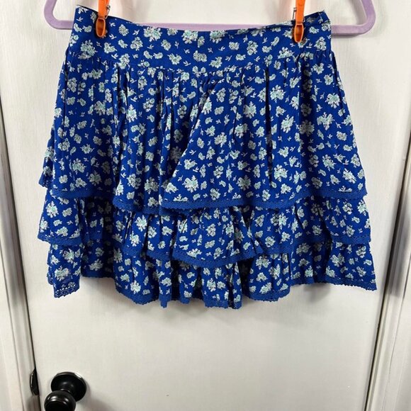 Forever 21 Blue Floral 3-Tier Ruffle Mini Skirt Medium | Lace Trim Rayon - Picture 2 of 6